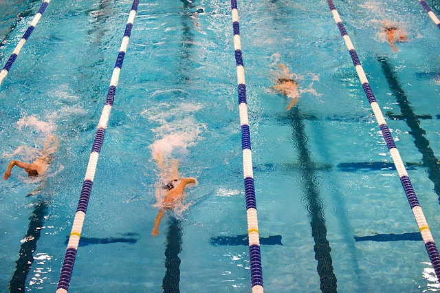 A swimming race